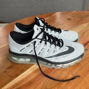 NIKE Airmax 2016 Black/White Womens Size 8